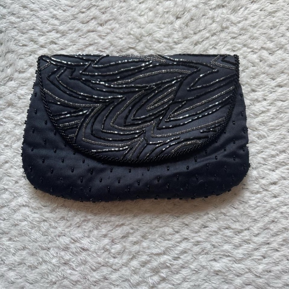 La Regale Black Clutch